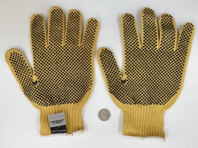 E) KEVLAR GLOVES WITH NON-SLIP PVC DOTS